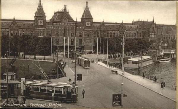 Amsterdam Niederlande Amsterdam Centraal Station Strassenbahn