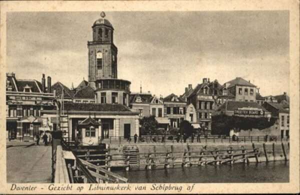 Deventer Gezicht op Libuinuskerk van Schipbrug a