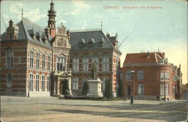 Utrecht Domplein met Academie