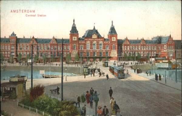 Amsterdam Niederlande Amsterdam Centraal Station Strassenbahn