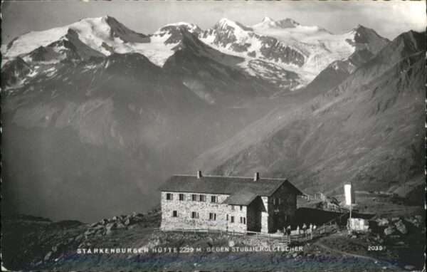 Starkenburgerhuette Stubaiergletscher