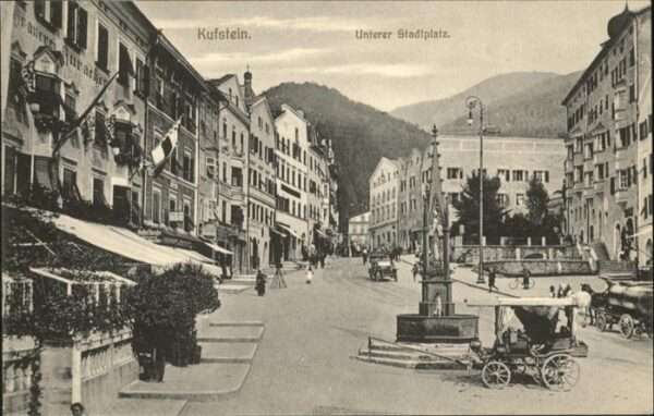 Kufstein Tirol Unterer Stadtplatz Brunnen Pferd