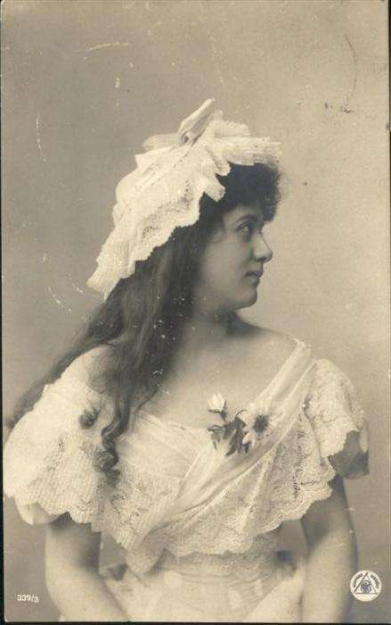 Hutmode Frau