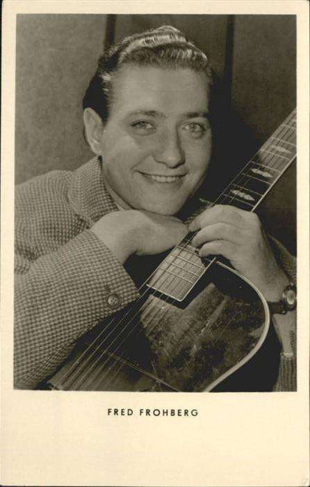 Schauspieler Fred Frohberg Gitarre