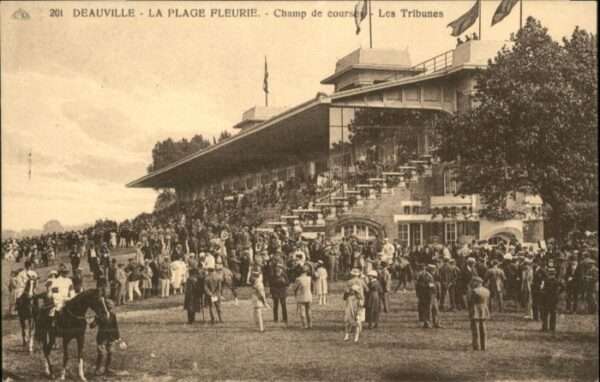 Deauville-sur-Mer Plage-Fleurie Champ de couses Les Tribu