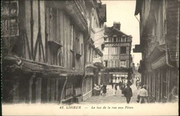 Lisieux Le bas de la rue aux Feves