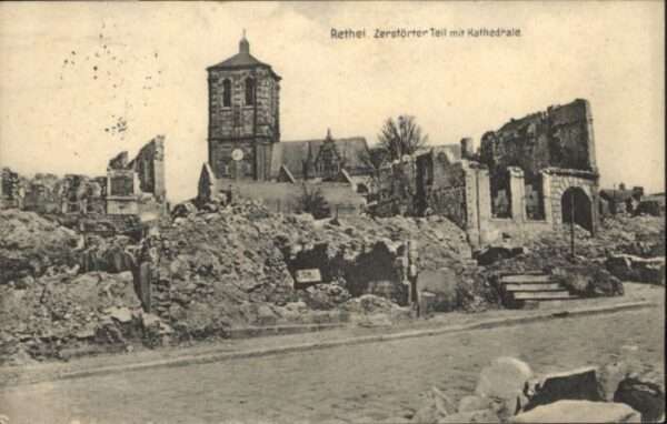 Rethel Ardennes Rethel Zerstörter Teil mit Kathedrale