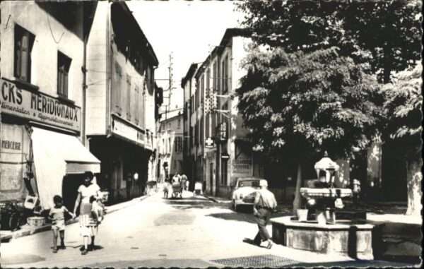 Thuir La Fontaine Rue du Souvenir