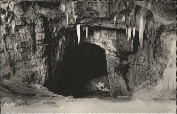 Chaux-les-Passavant Entree de la Grotte de la Glaciere