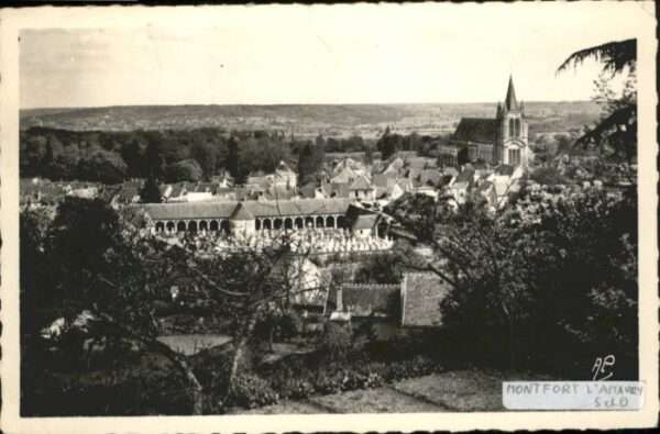 Montfort-l Amaury Cloitre Eglise
