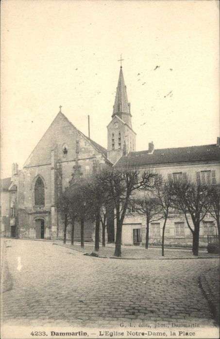 Dammartin-en-Goele Eglise Notre-Dame Place