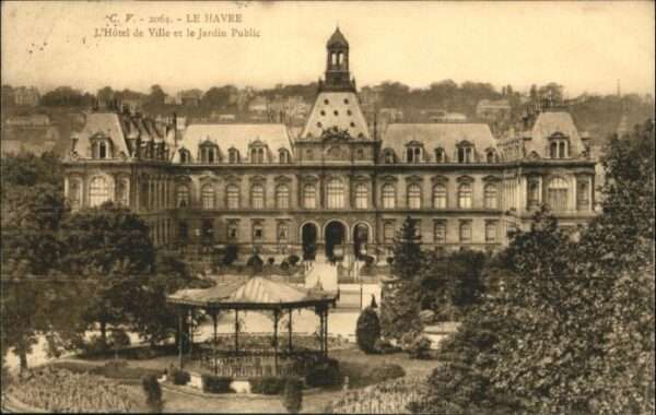 Le Havre Jardin Public Hotel de Ville