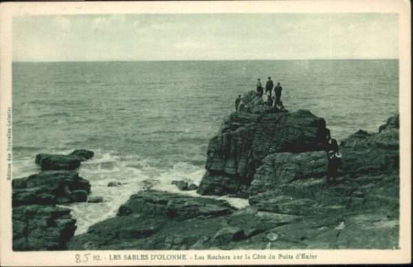 Les Sables-d Olonne Rochers Cote Puits Enfer