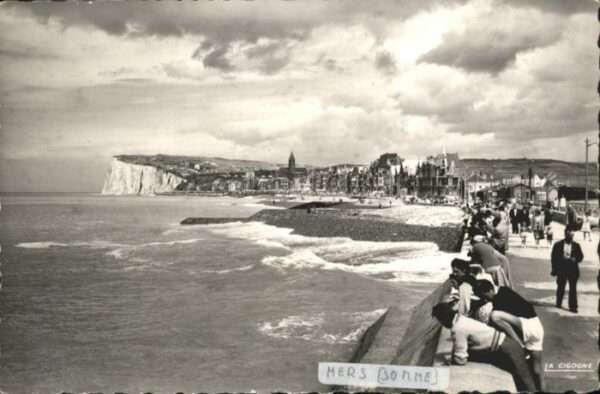 Mers-les-Bains Mers Somme Plage Digue Vers Falaises d_