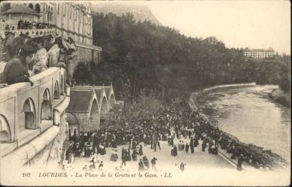 Lourdes Hautes Pyrenees Lourdes Place Grotte le Gave