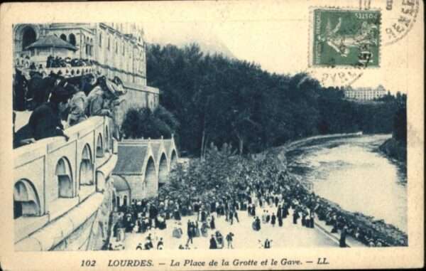 Lourdes Hautes Pyrenees Lourdes Place Grotte Gave