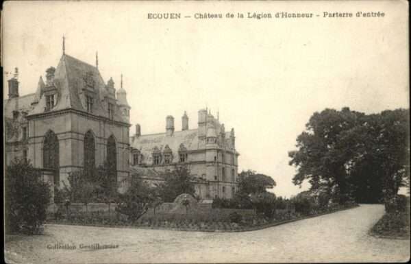Ecouen Chateau Legion Honneur Parterre Entree