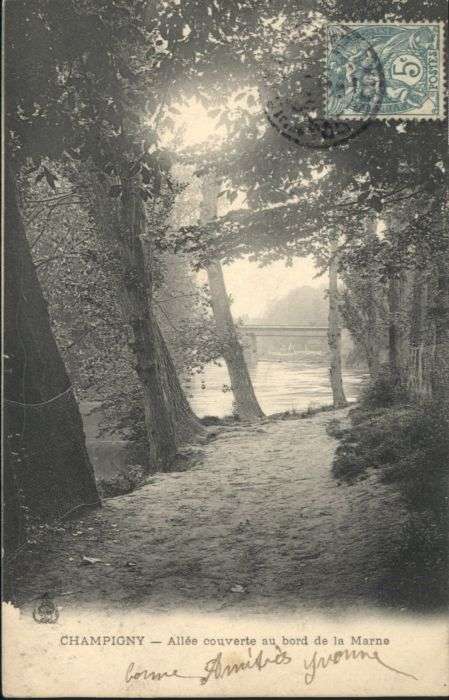 Champigny-sur-Marne Allee couverte Bord Marne
