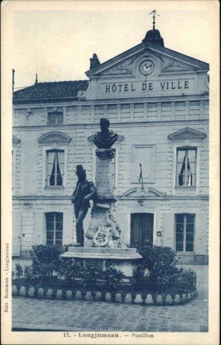 Longjumeau Postillon Hotel  de Ville