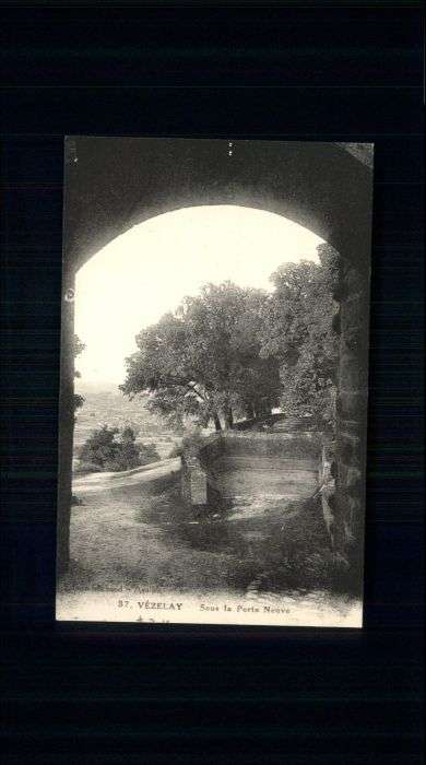 Vezelay Porte Neuve