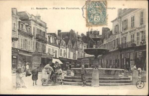 Auxerre Place Fontaines Temple