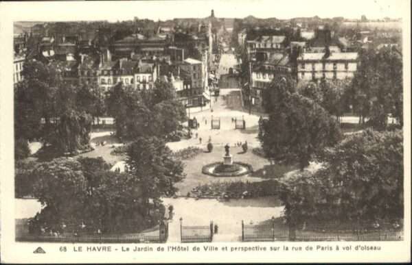Le Havre le Jardin de l_Hotel de Ville la Rue de