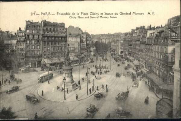 Paris la Place Clilchy Statue du General Monc