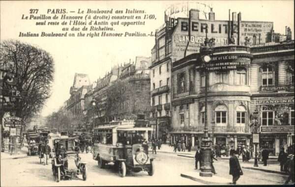 Paris le Boulevard des Italiens Le Pavillon d