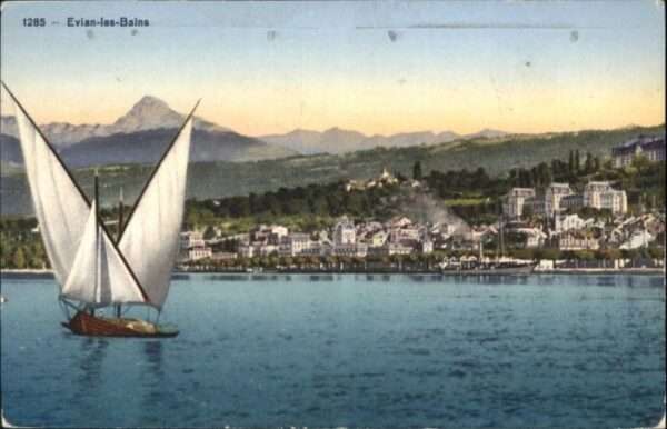 Evian-les-Bains Haute Savoie Evian-les-Bains Segelboot