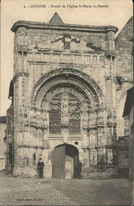 Loudun Portail de l'Eglise Saint-Pierre du Mar