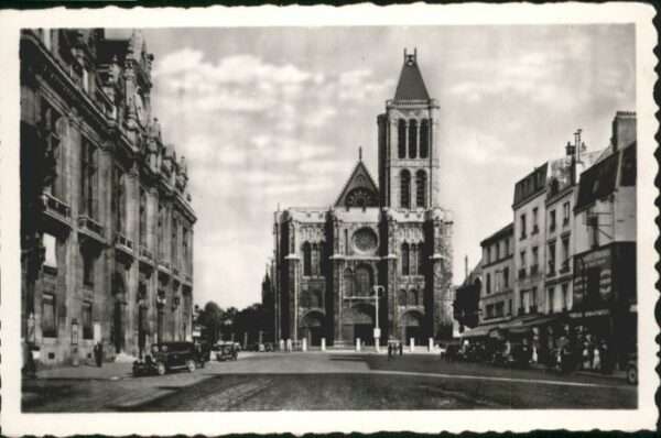 Saint-Denis Seine Saint-Denis Place de l_Hotel de Ville B