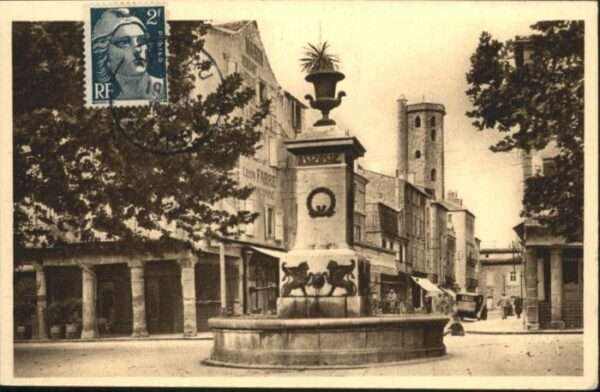 Millau Place de l_Hotel de Ville Beffroi Fonta
