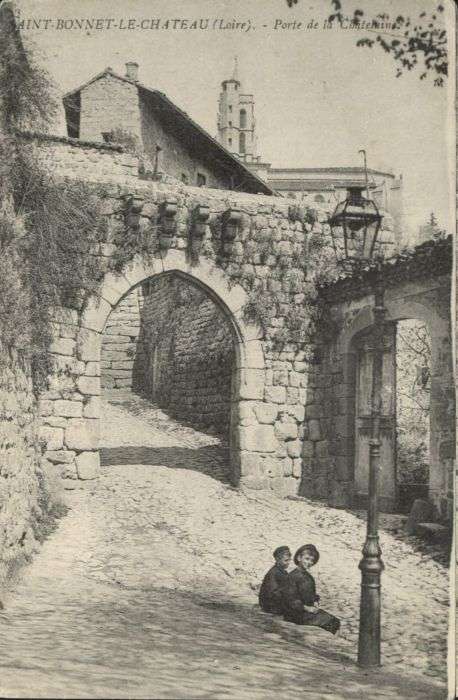 Saint-Bonnet-le-Chateau Porte de la Chatelaine