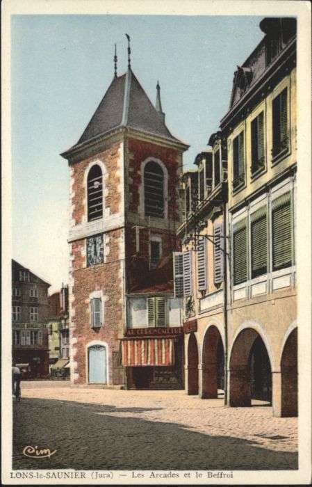 Lons-le-Saunier Les Arcades le Beffroi