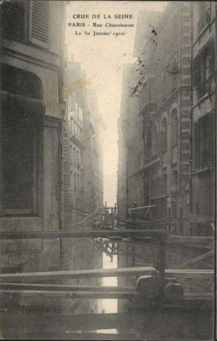 Paris Rue Chanoinesse