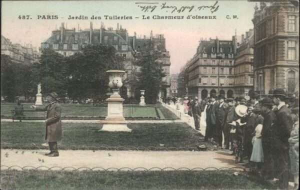 Paris Jardin des Tuilleries le Charmeur d_ois