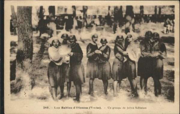 Les Sables-d Olonne Un groupe de Jolies Sablaises