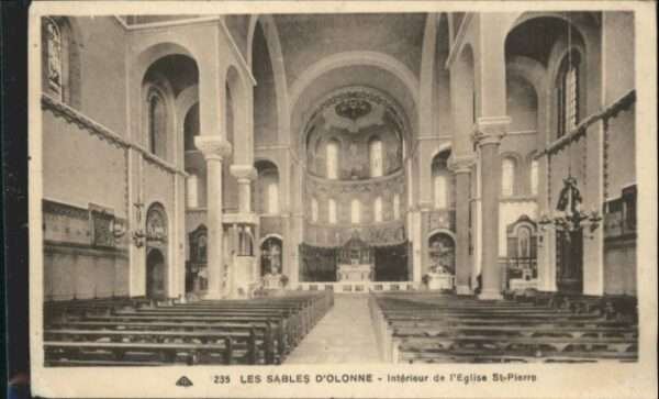 Les Sables-d Olonne Interieur de l'Eglise Saint Pierre