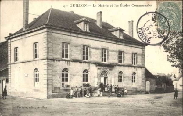 Guillon Mairie les Ecoles Communales