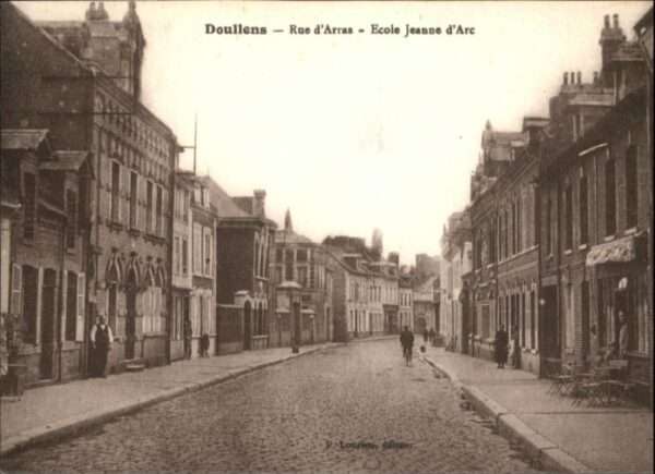 Doullens Somme Rue Arras Ecole Jeanne Arc