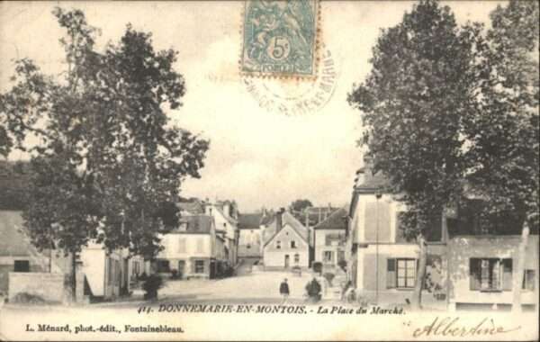 Donnemarie-Dontilly Place Marche