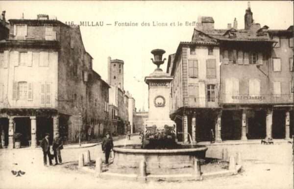 Millau Fontaine Lions Beffroi