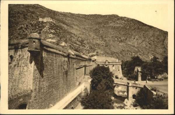 Villefranche-de-Conflent Chemin Ronde
