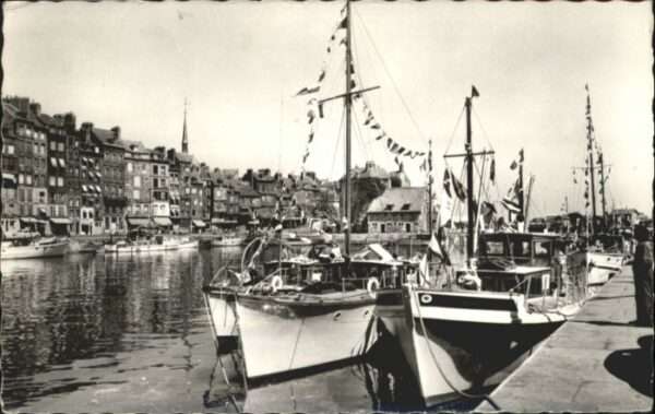 Honfleur Quai Sainte-Catherine Yacht