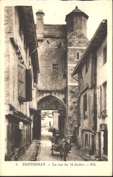 Parthenay Rue 14 Juillet