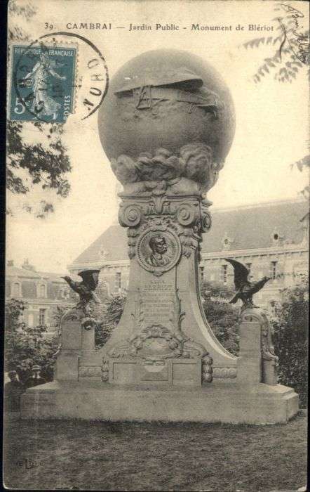 Cambrai Jardin Public Monument de Bleriot