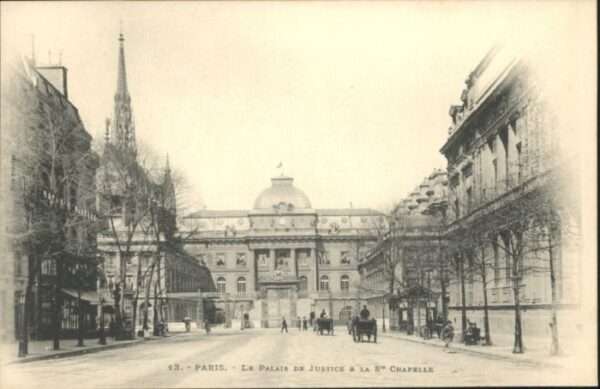 Paris Le Palais de Justice La Ste. Chapelle