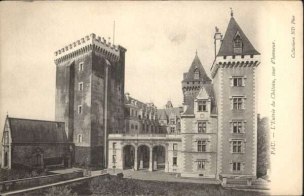 Pau 64 Pau Entree du Chateau cour d_honneur