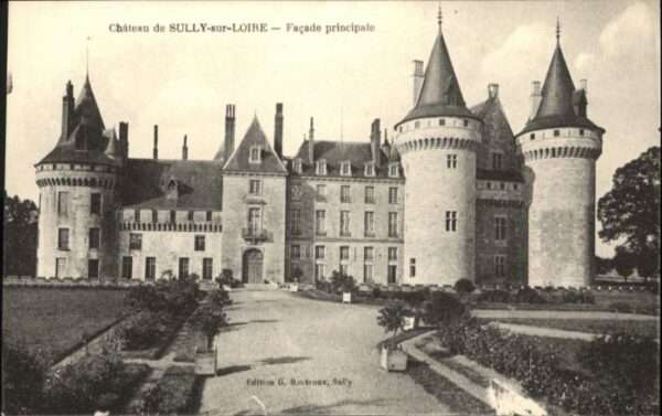 Sully-sur-Loire Chateau Facade principale