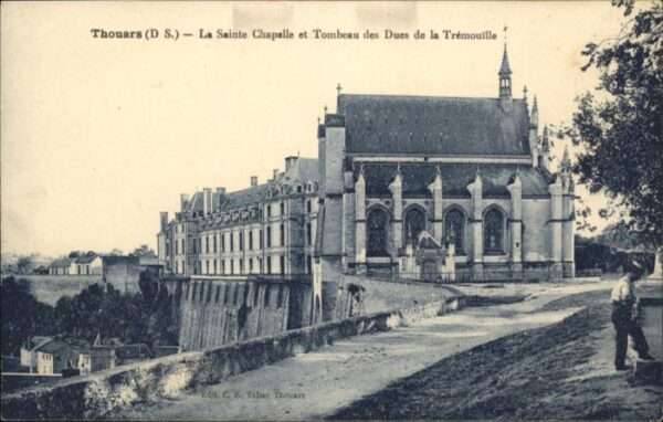 Thouars  Deux-Sevres Sainte Chapelle et Tombeau des Dues de